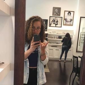 Meet your Posher, Malia